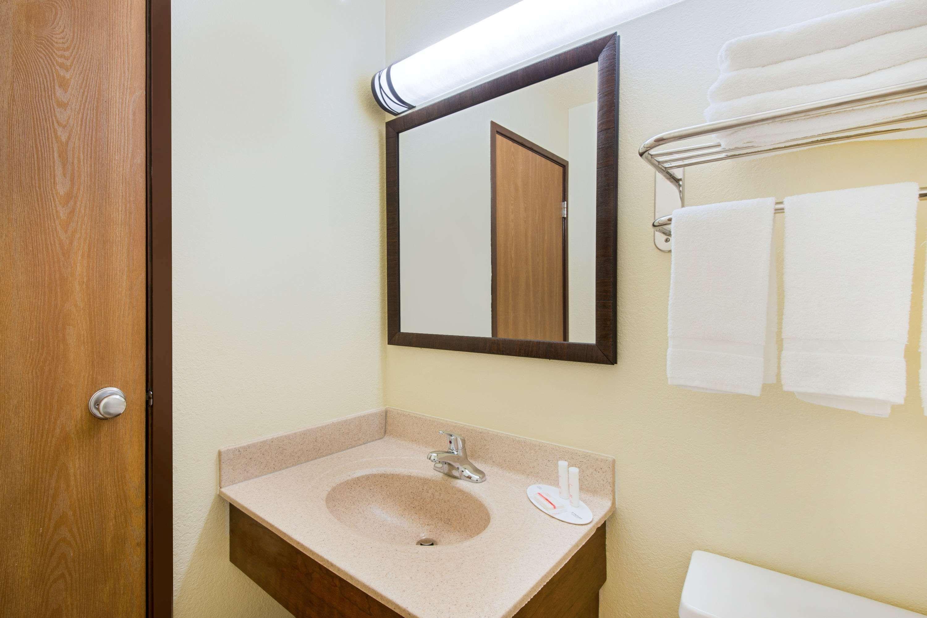 Super 8 By Wyndham Ripley Hotel Екстериор снимка