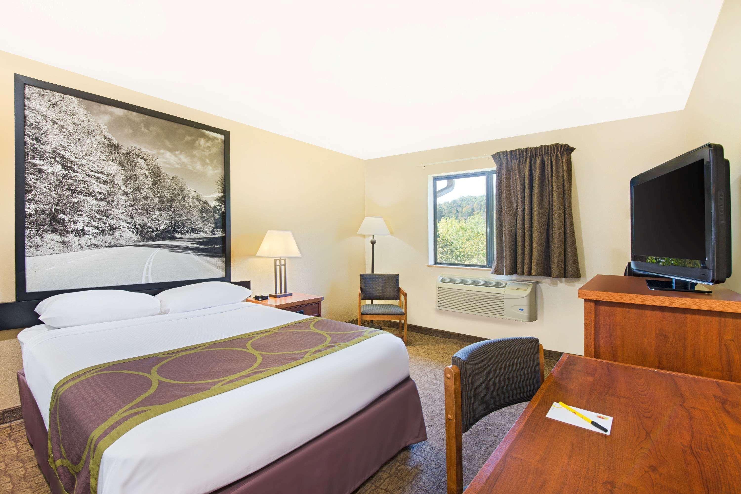 Super 8 By Wyndham Ripley Hotel Екстериор снимка