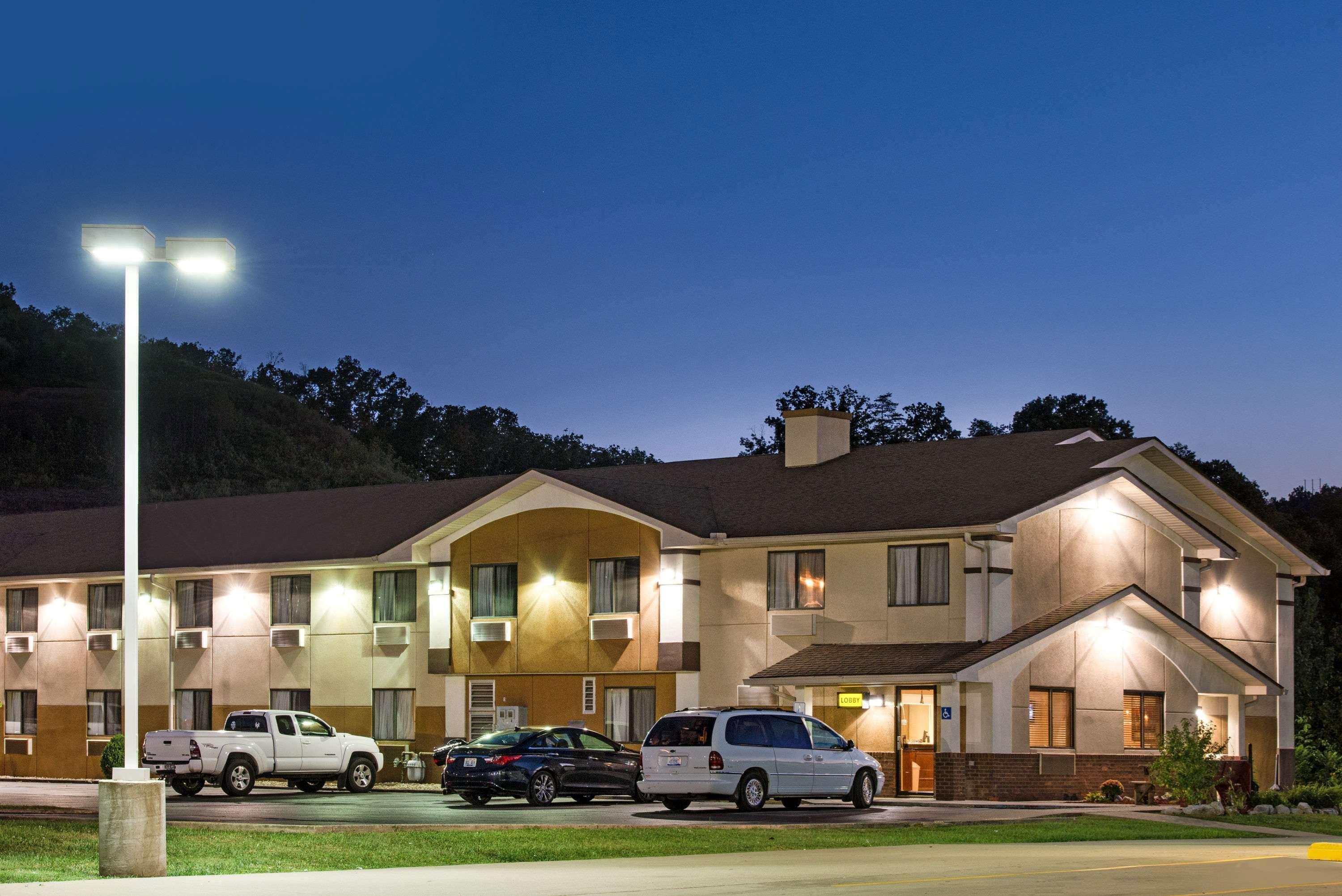 Super 8 By Wyndham Ripley Hotel Екстериор снимка