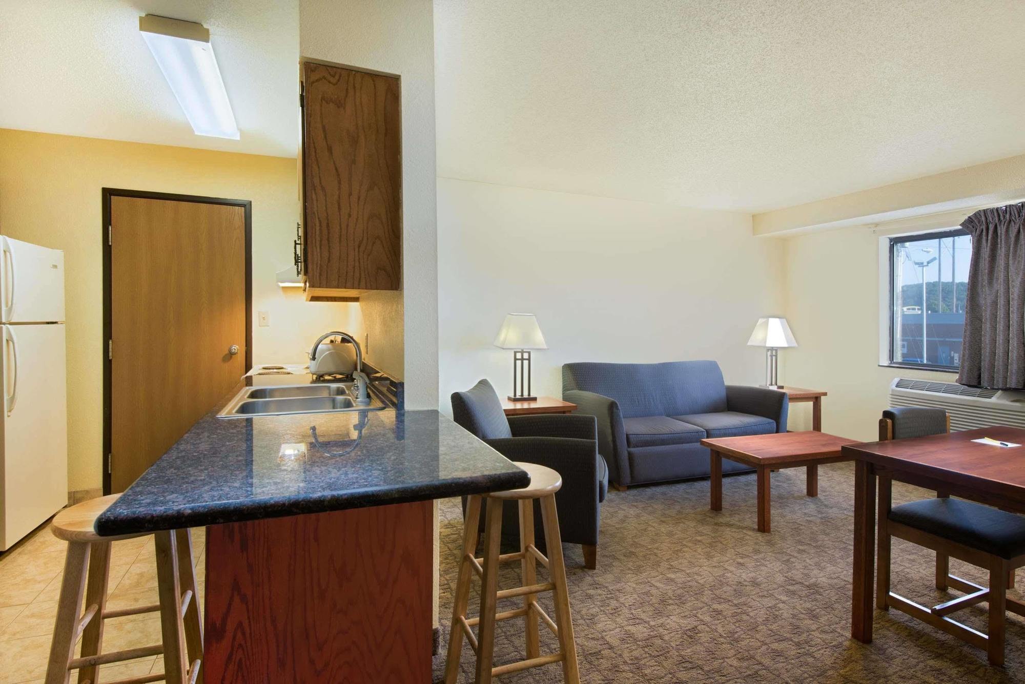 Super 8 By Wyndham Ripley Hotel Екстериор снимка